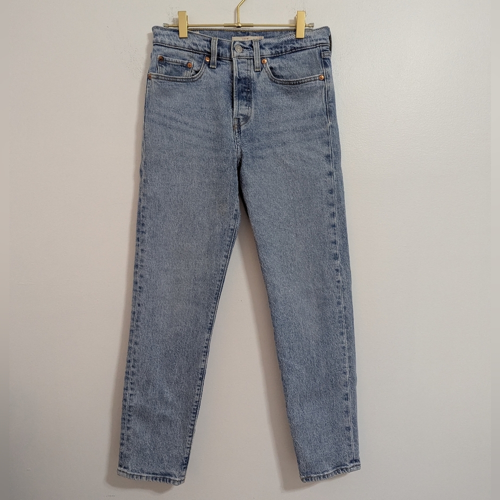 Levi's Size 27 Medium Wash Blue Denim Straight Leg Jeans Wedgie Style
